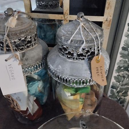 Il Cortiletto Bed & Breakfast Quartiano Bagian luar foto