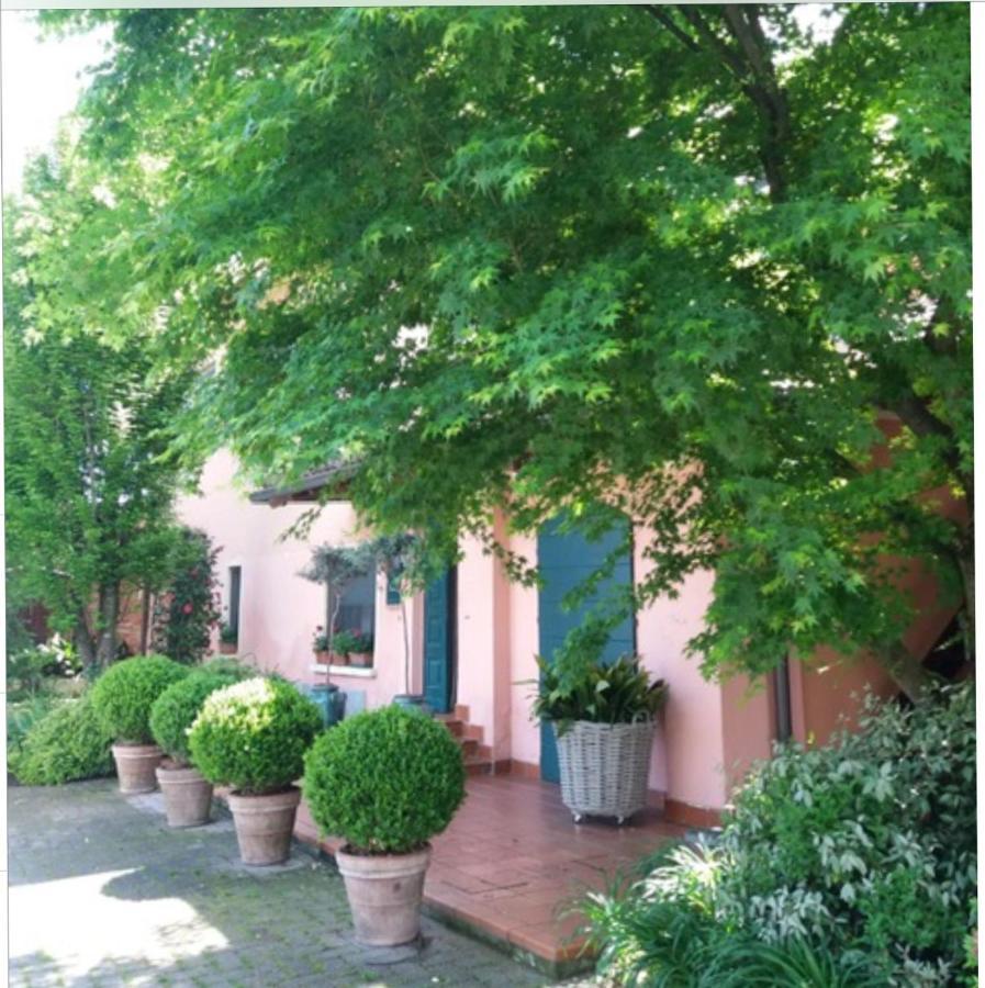 Il Cortiletto Bed & Breakfast Quartiano Bagian luar foto