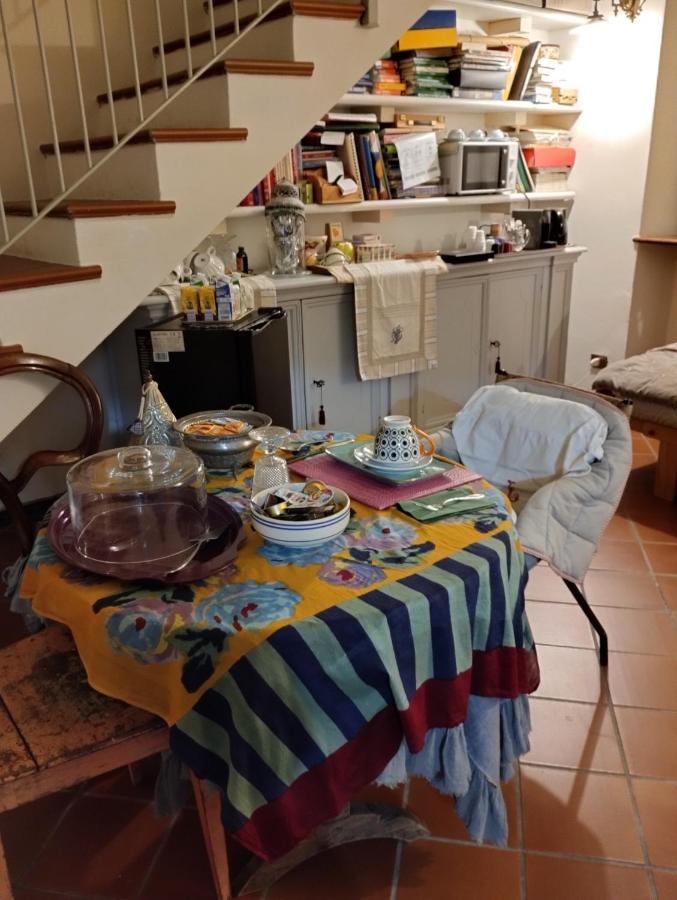 Il Cortiletto Bed & Breakfast Quartiano Bagian luar foto