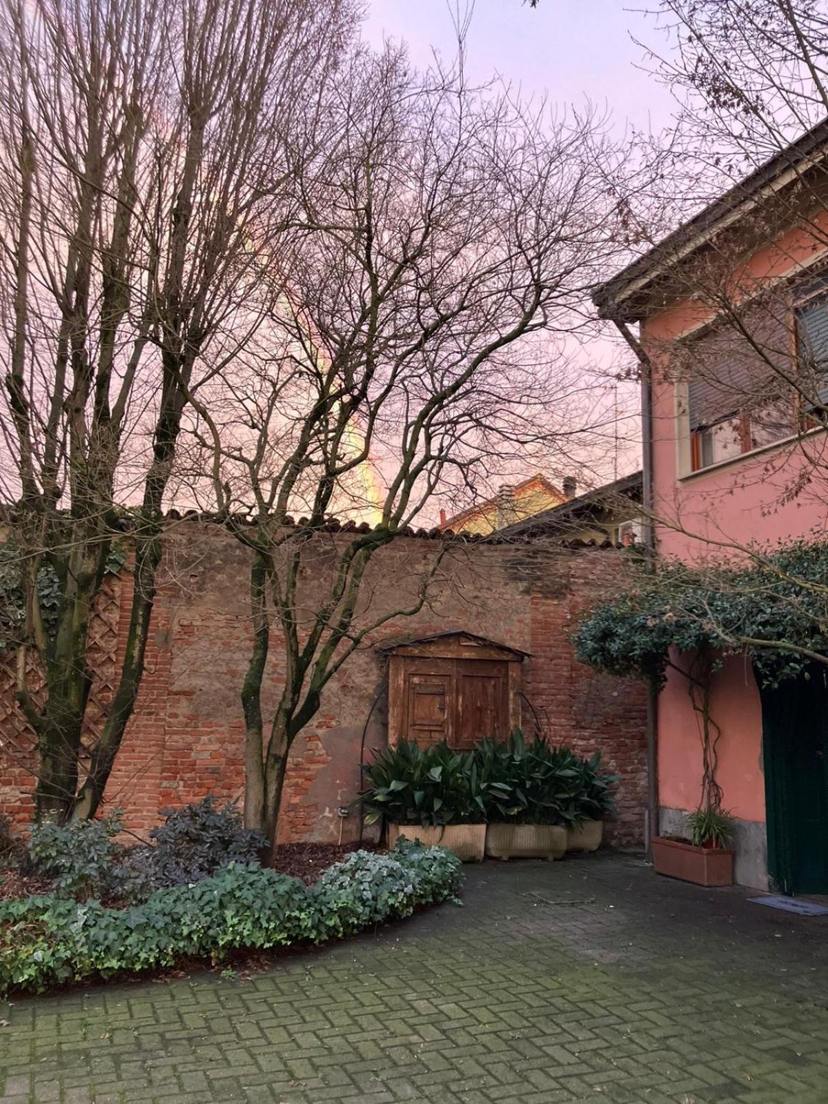 Il Cortiletto Bed & Breakfast Quartiano Bagian luar foto