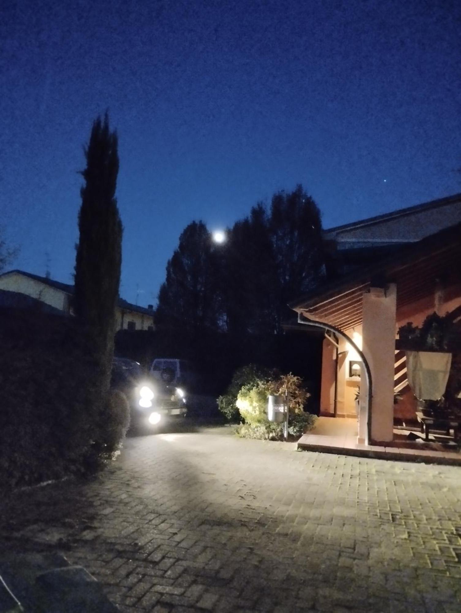 Il Cortiletto Bed & Breakfast Quartiano Bagian luar foto