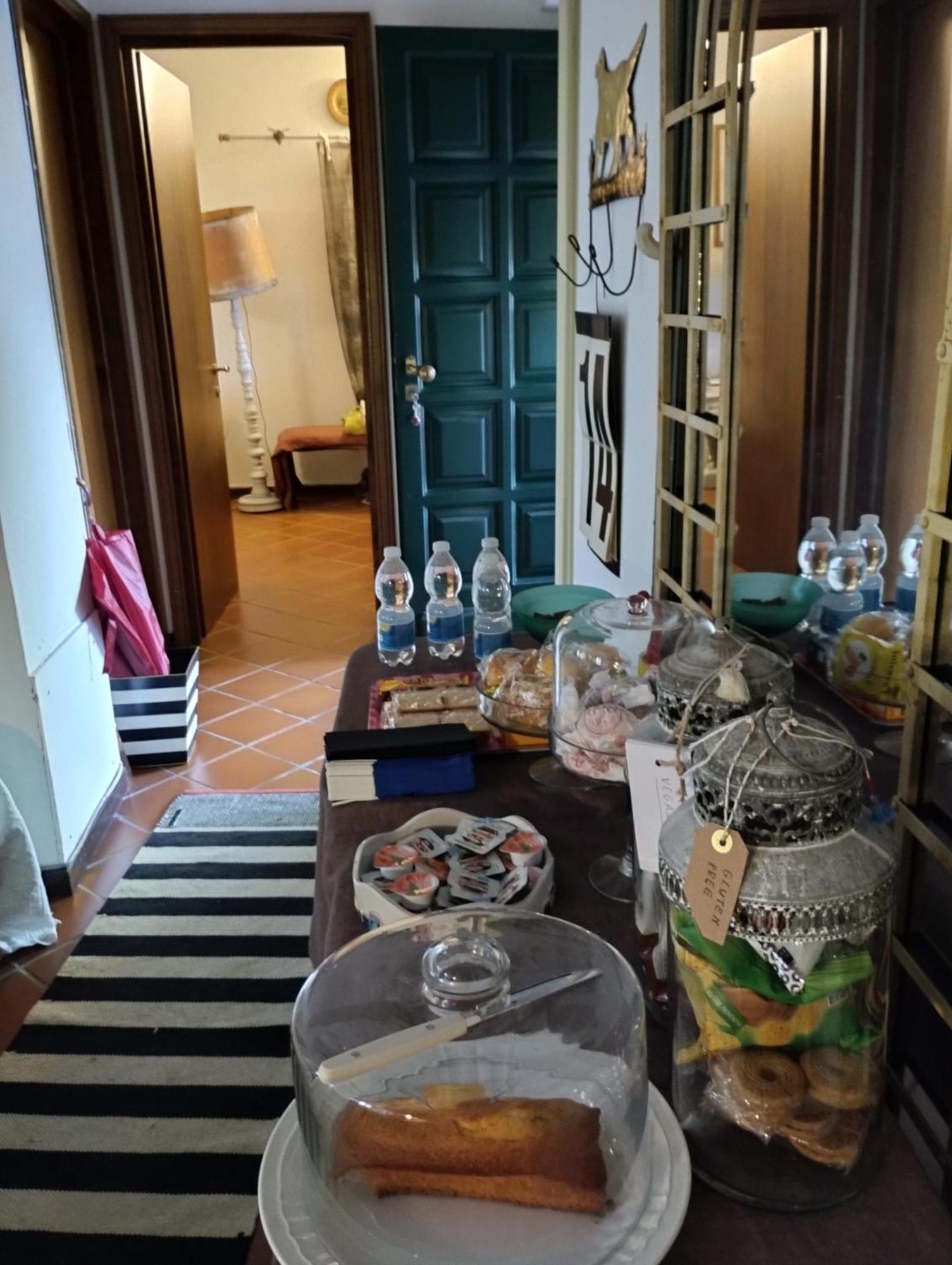 Il Cortiletto Bed & Breakfast Quartiano Bagian luar foto