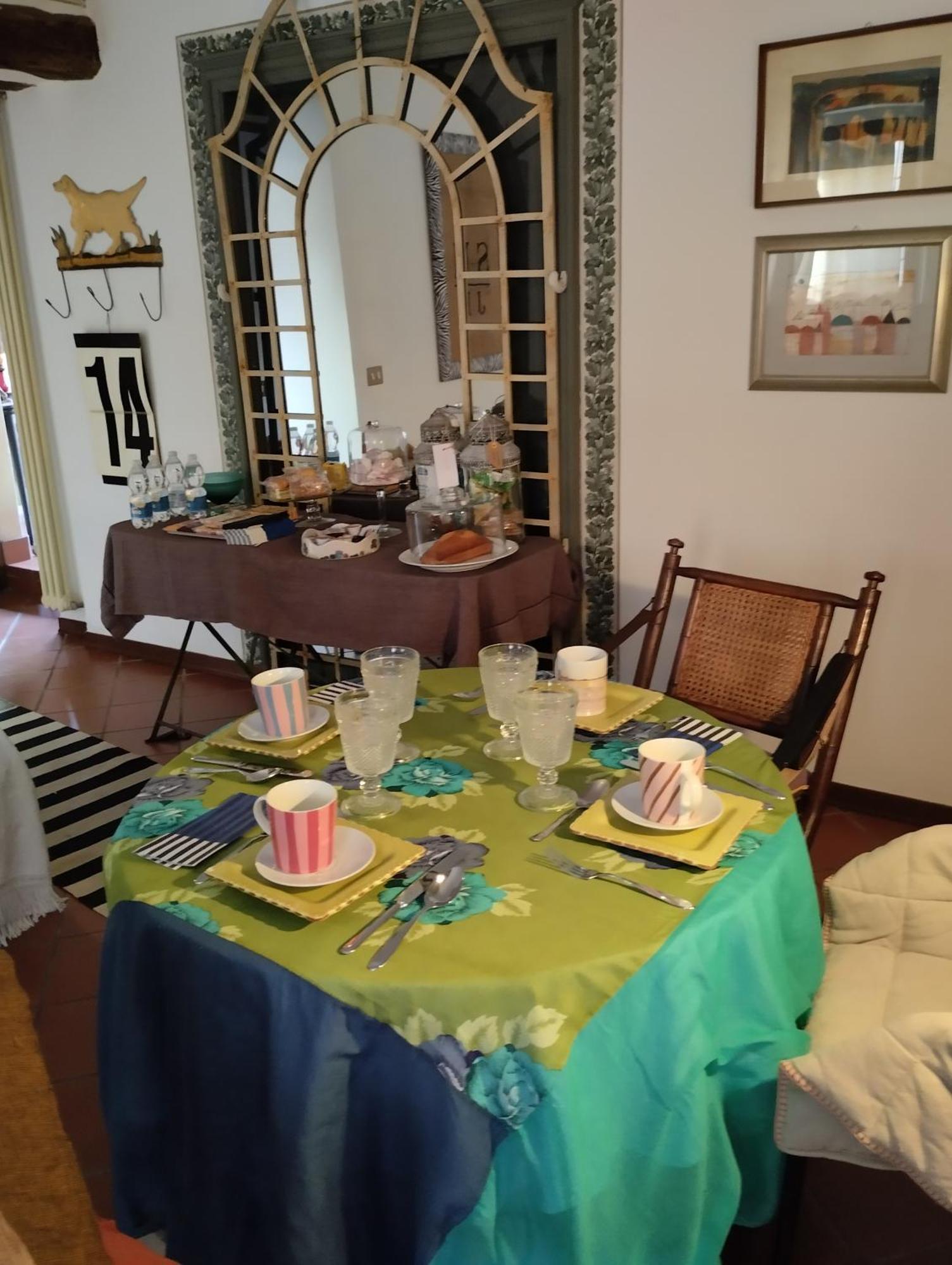 Il Cortiletto Bed & Breakfast Quartiano Bagian luar foto