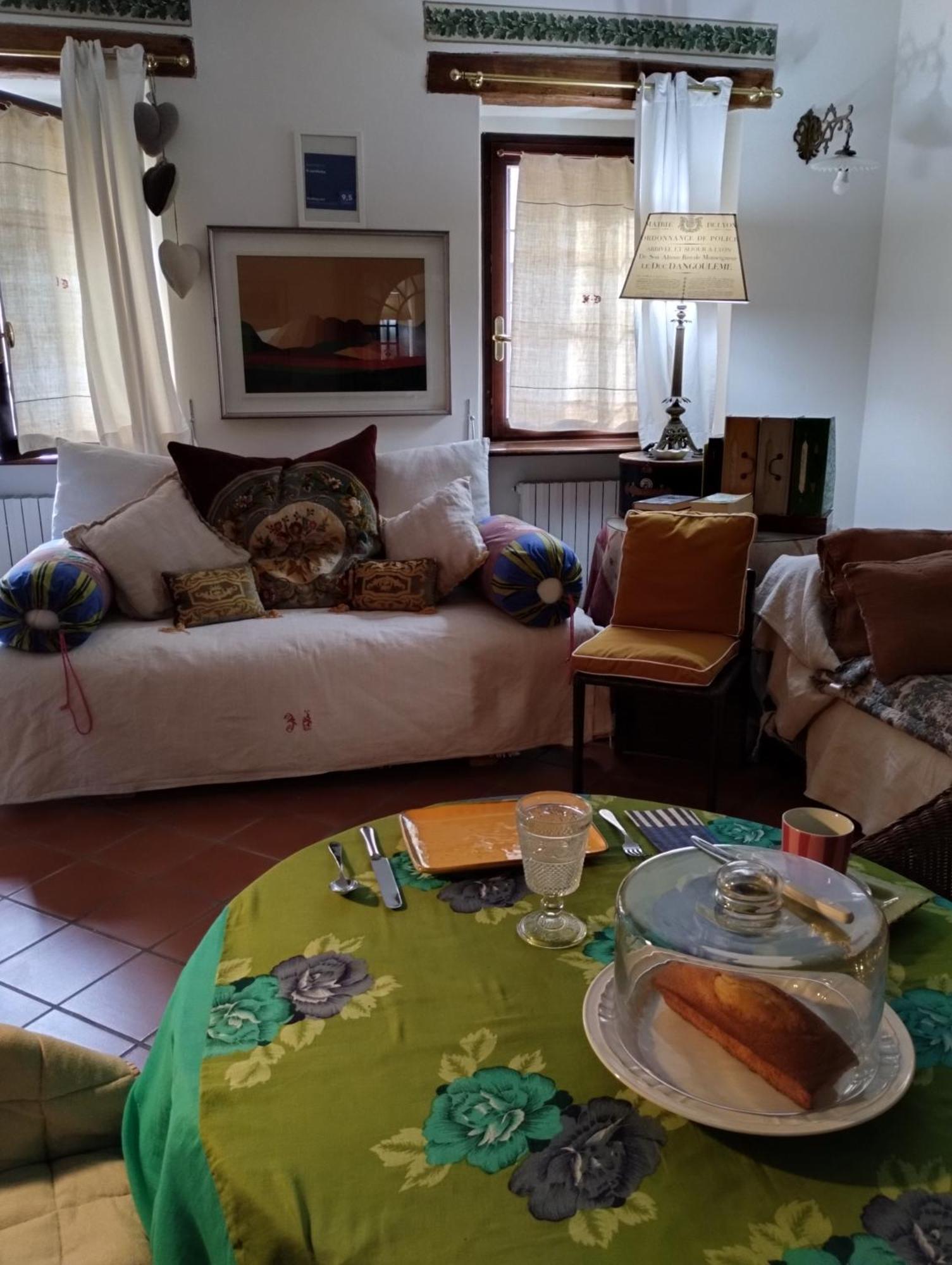 Il Cortiletto Bed & Breakfast Quartiano Bagian luar foto
