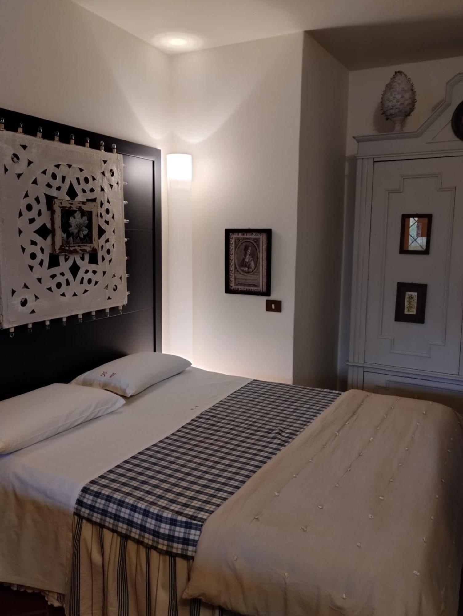 Il Cortiletto Bed & Breakfast Quartiano Bagian luar foto