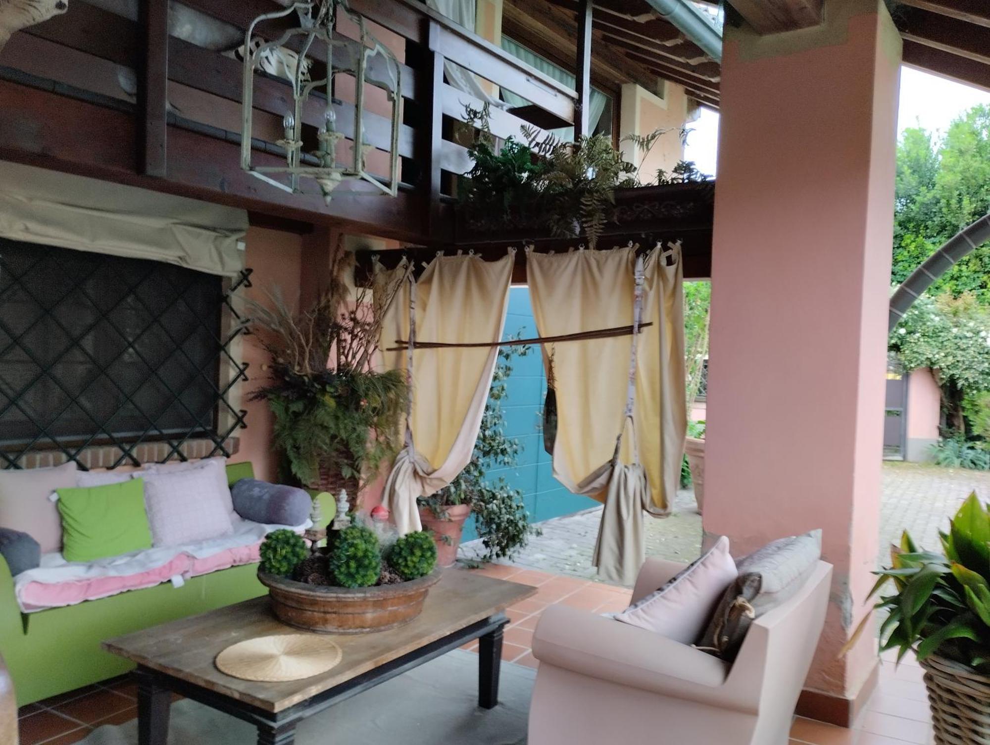 Il Cortiletto Bed & Breakfast Quartiano Bagian luar foto
